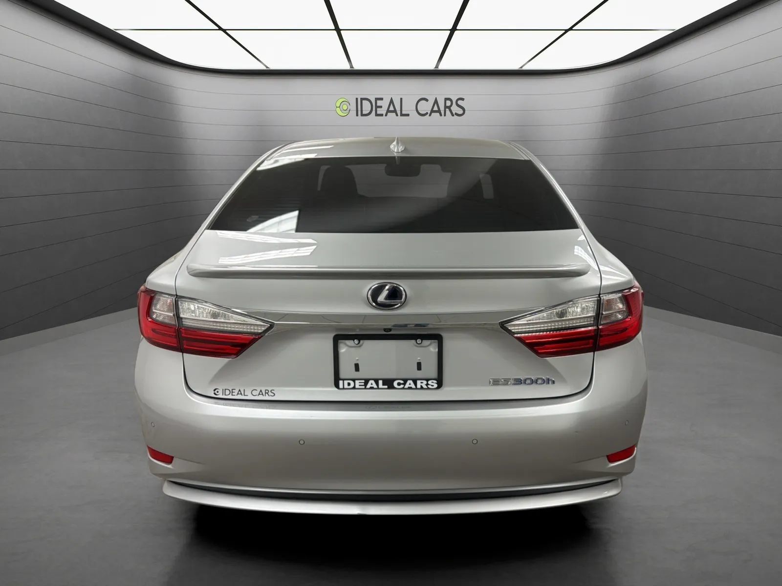 Used 2016 Lexus ES 300h w/ Luxury Package w/Wood Trim FWD image 6