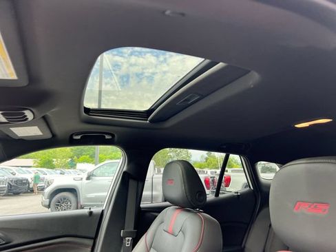 Used 2025 Chevrolet Trax RS w/ Sunroof Package FWD image 18