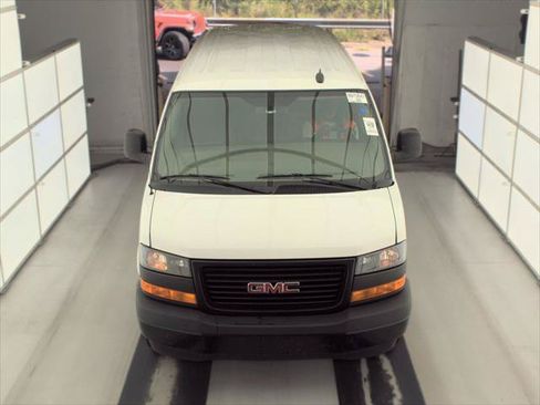 Used 2023 GMC Savana 2500 w/ Driver Convenience Package RWD image 3