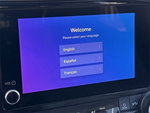 Used 2023 Toyota Highlander LE image 19