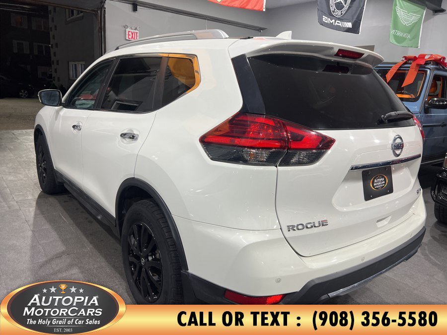 Used 2017 Nissan Rogue SV AWD/4WD image 3