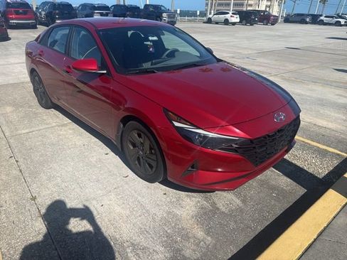 Used 2023 Hyundai Elantra SEL image 1