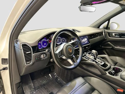 Certified 2022 Porsche Cayenne AWD/4WD image 4