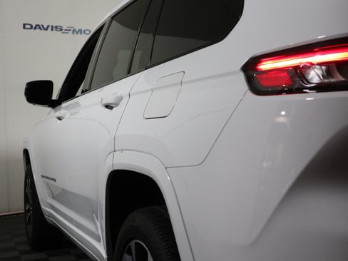 Used 2025 Jeep Grand Cherokee L Overland w/ Trailer Tow Package AWD/4WD image 11
