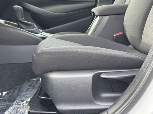 Used 2025 Toyota Corolla LE image 27