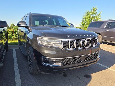 Used 2023 Jeep Wagoneer 4WD w/ Premium Group I image 4