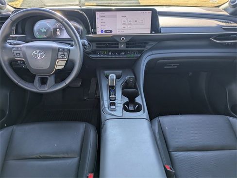 Used 2023 Toyota Crown Limited image 15