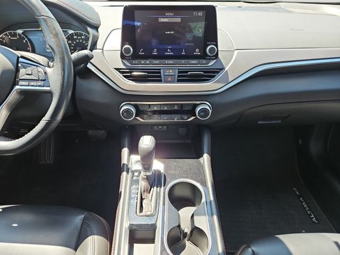 Used 2024 Nissan Altima 2.5 SR FWD image 11