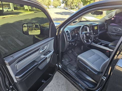 Used 2019 RAM 1500 Big Horn AWD/4WD image 9