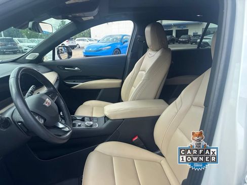 Used 2024 Cadillac XT4 Luxury w/ Cold Weather Package AWD/4WD image 18