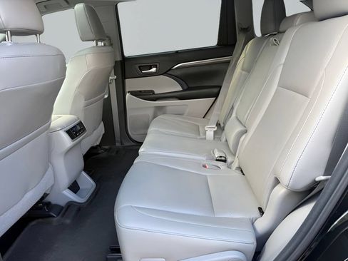 Used 2017 Toyota Highlander Limited FWD image 13