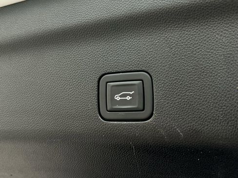 Used 2024 GMC Yukon SLT image 27