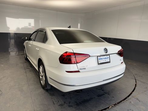 Used 2018 Volkswagen Passat 2.0T SE image 2
