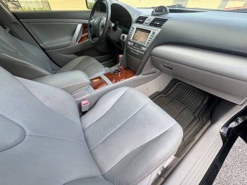 Used 2011 Toyota Camry XLE w/ SE/XLE Extra-Value Pkg FWD image 11