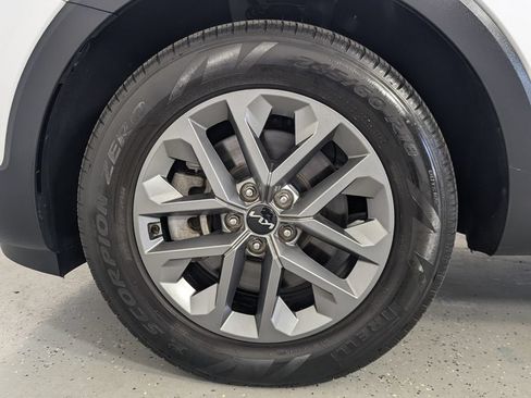Used 2024 Kia Telluride LX FWD image 8