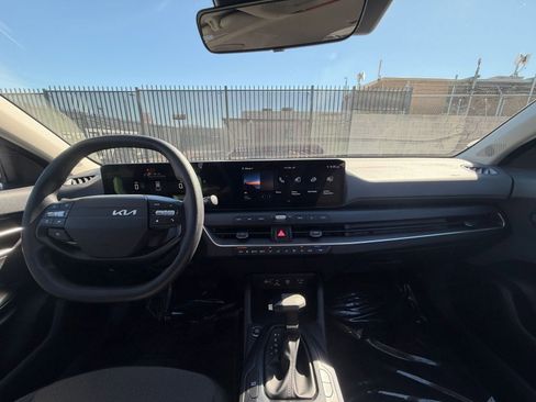 Used 2025 Kia K4 LXS image 32
