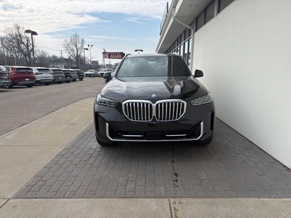 New 2026 BMW X5 xDrive50e w/ Climate Comfort Package AWD/4WD image 2