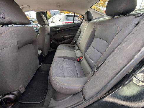 Used 2018 Chevrolet Cruze LS image 17