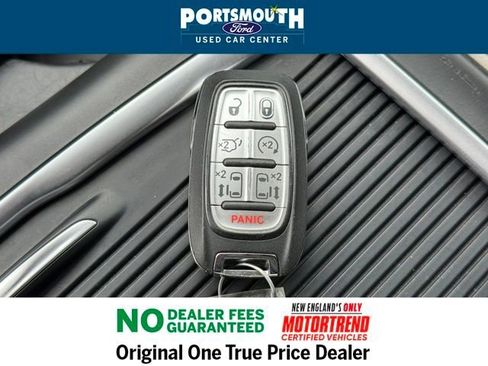 Used 2024 Chrysler Pacifica Touring-L image 13