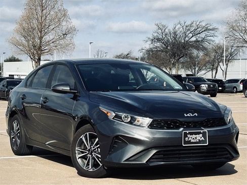 Used 2024 Kia Forte LXS w/ LXS Technology Package image 2