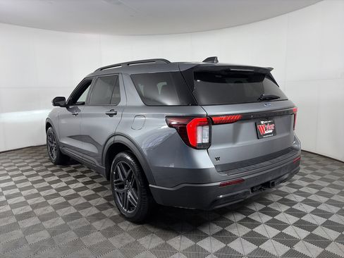 Used 2025 Ford Explorer ST-Line w/ ST-Line Street Pack image 5