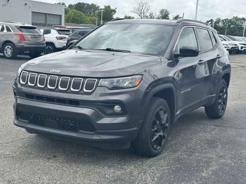 Used 2022 Jeep Compass Latitude AWD/4WD image 7