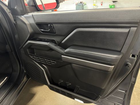 Certified 2025 Toyota Tacoma SR5 AWD/4WD image 18