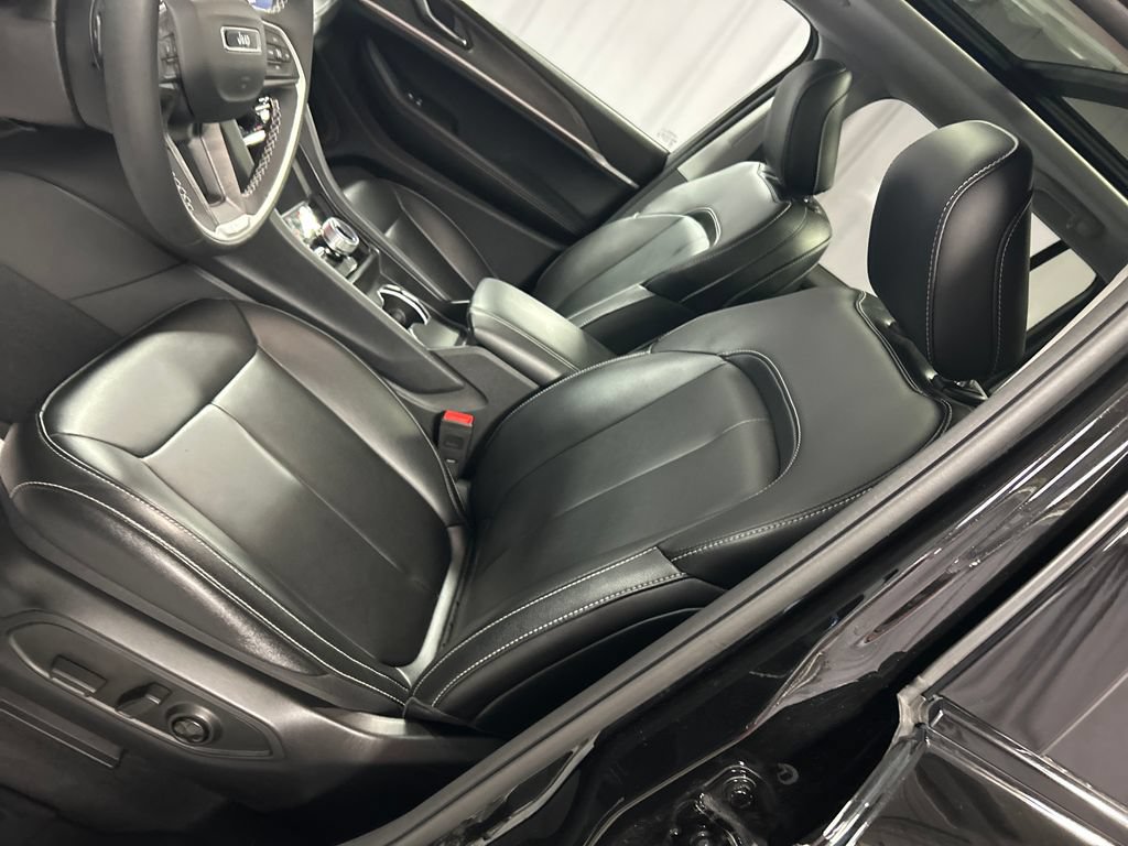 Used 2024 Jeep Grand Cherokee Limited AWD/4WD image 12