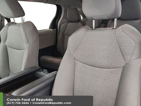Used 2024 Toyota Sienna LE image 11