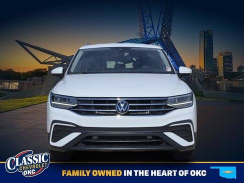 Used 2024 Volkswagen Tiguan SE AWD/4WD image 2