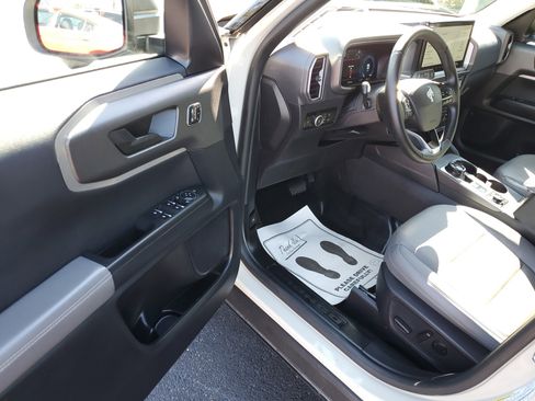 Used 2025 Ford Bronco Sport Badlands image 12