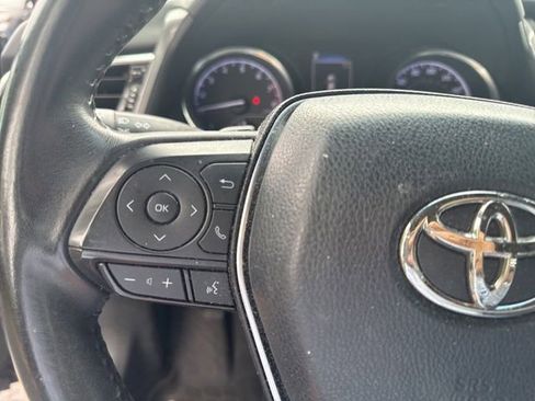 Used 2018 Toyota Camry SE w/ Moonroof Package FWD image 16