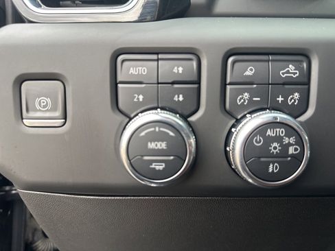 Used 2024 GMC Sierra 2500 Denali Ultimate image 11