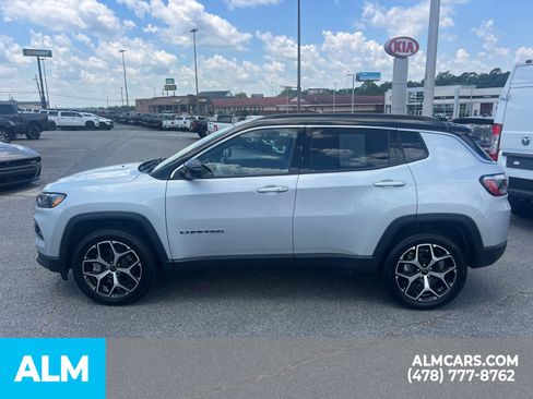 Used 2025 Jeep Compass Limited AWD/4WD image 9
