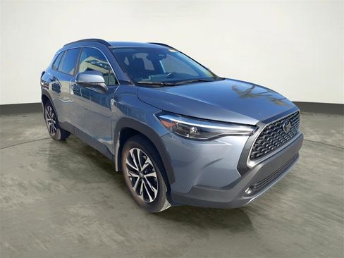 Used 2024 Toyota Corolla Cross XLE image 7
