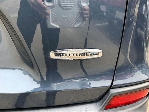 Used 2021 Jeep Cherokee Latitude Plus image 24