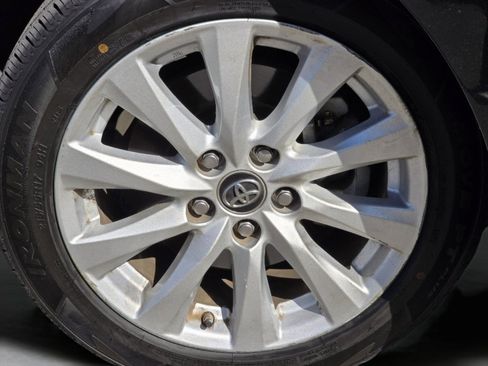 Used 2018 Toyota Camry LE FWD image 18