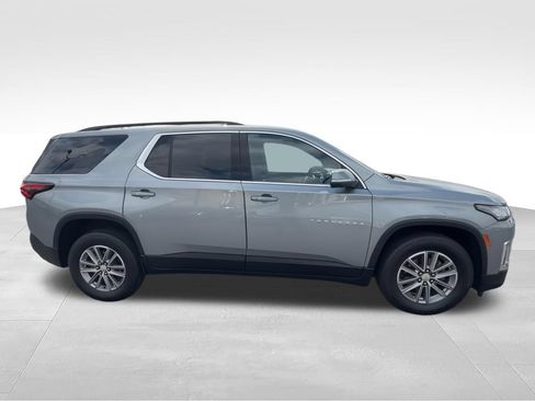 Used 2023 Chevrolet Traverse LT FWD image 9
