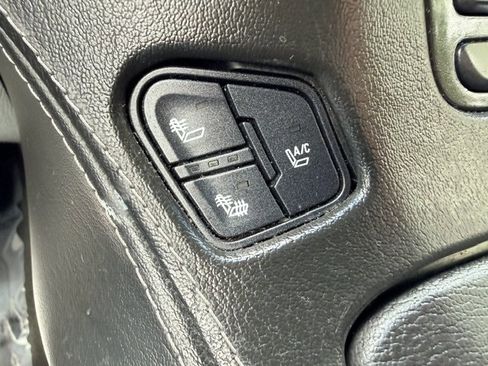 Used 2016 GMC Yukon Denali w/ Open Road Package AWD/4WD image 29