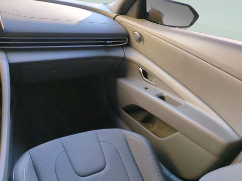 Certified 2022 Hyundai Elantra SEL image 16