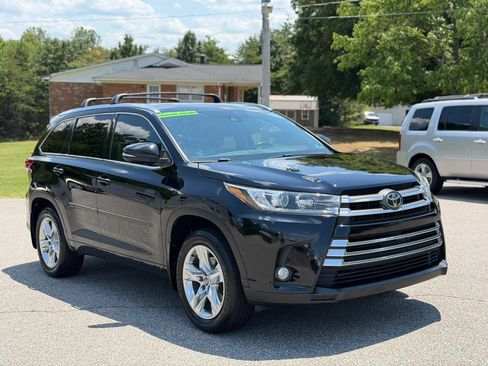 Used 2017 Toyota Highlander Limited AWD/4WD image 9