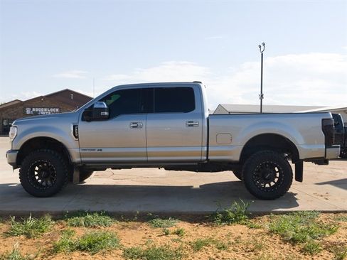 Used 2021 Ford F250 Platinum w/ FX4 Off-Road Package AWD/4WD image 3