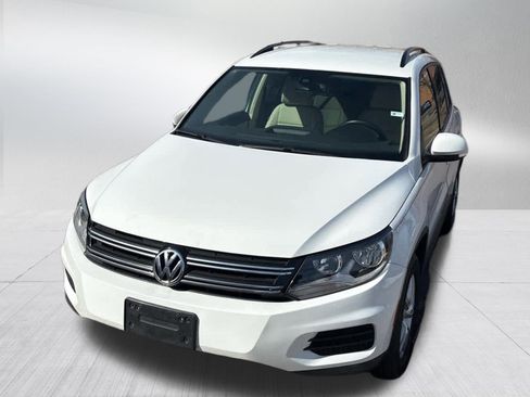 Used 2017 Volkswagen Tiguan S image 2
