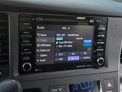 Used 2019 Toyota Sienna LE w/ Carpet Mat Package image 16