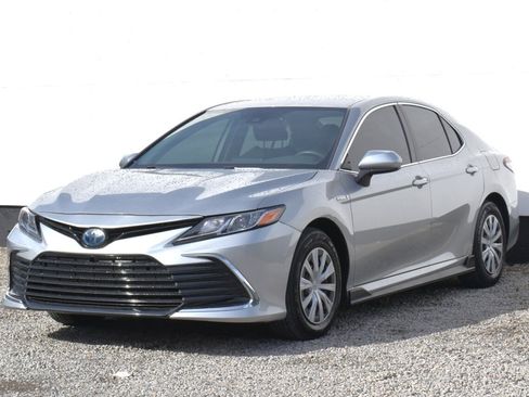 Used 2021 Toyota Camry LE image 8