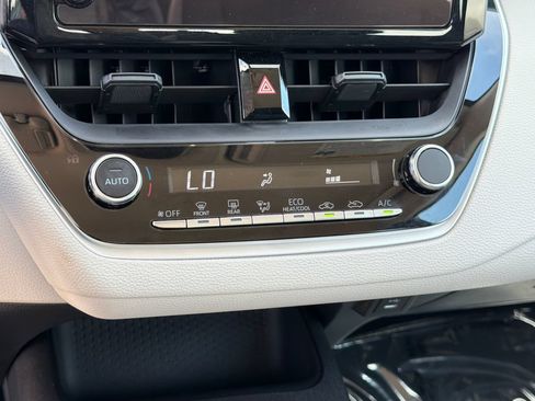 Used 2025 Toyota Corolla LE FWD image 29