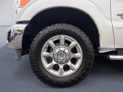 Used 2016 Ford F250 Lariat w/ Lariat Ultimate Package AWD/4WD image 9