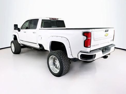 Used 2024 Chevrolet Silverado 3500 High Country w/ High Country Premium Package AWD/4WD image 4