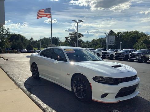 Certified 2023 Dodge Charger Scat Pack w/ Plus Group RWD image 3