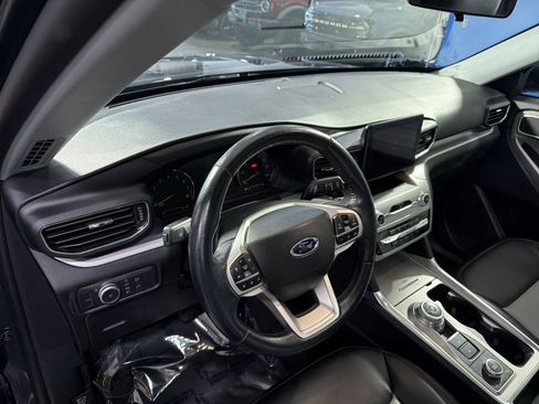 Used 2022 Ford Explorer XLT w/ Equipment Group 202A AWD/4WD image 21
